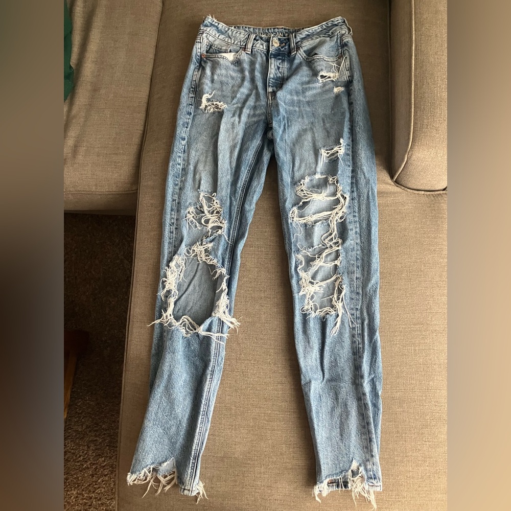 American Eagle Outfitters Light Blue Distressed Boyfriend Jeans